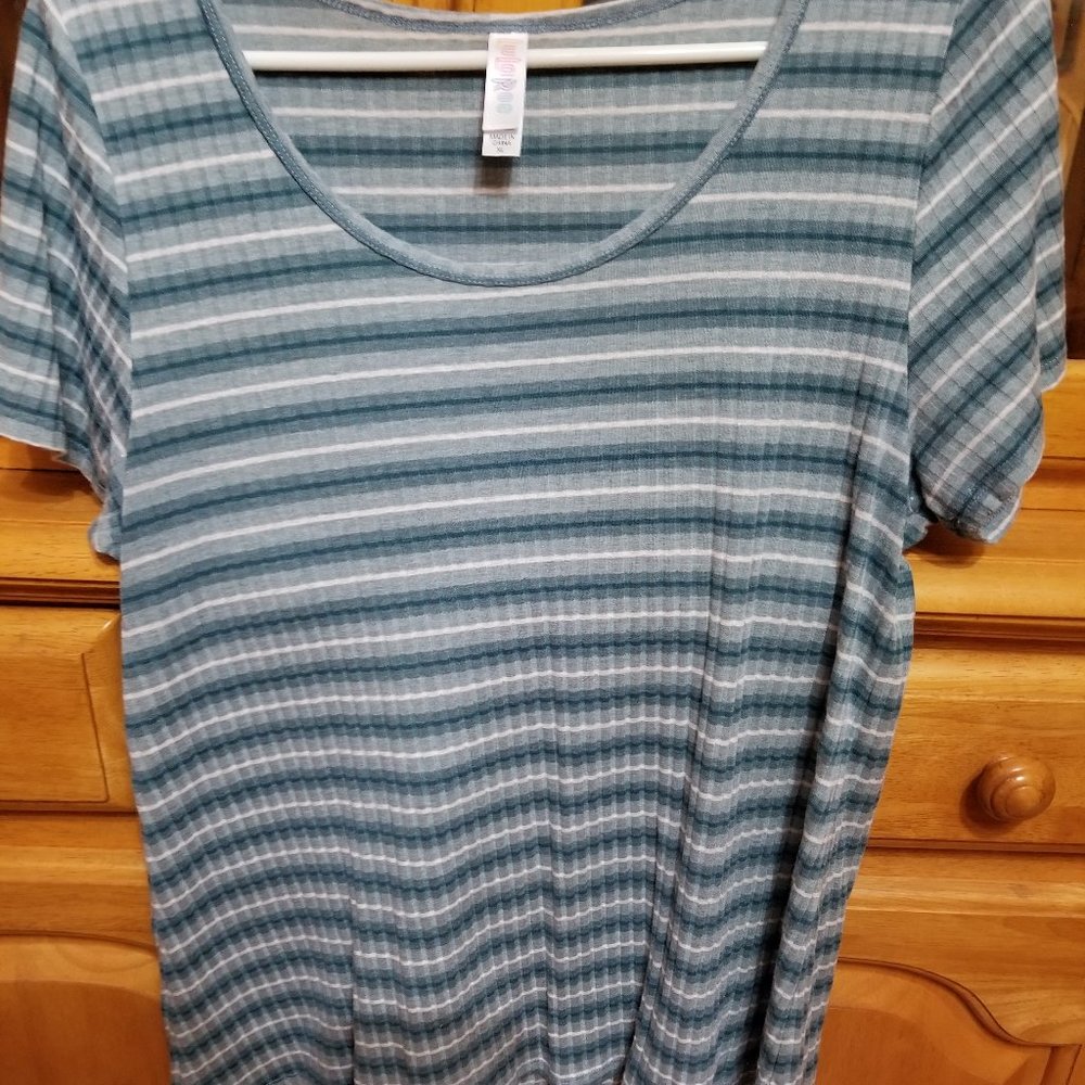 Lularoe Classic T shirt